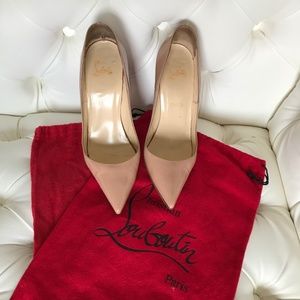Christian Louboutin Nude Patent leather pump